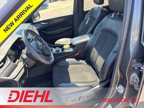 Used 2023 Jeep Grand Cherokee L Laredo AWD/4WD image 11
