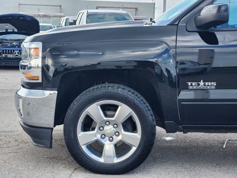 Used 2018 Chevrolet Silverado 1500 LT w/ Texas Edition RWD image 9