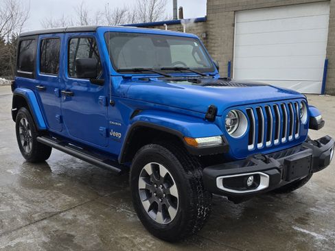 Used 2022 Jeep Wrangler Unlimited Sahara w/ Dual Top Group image 3