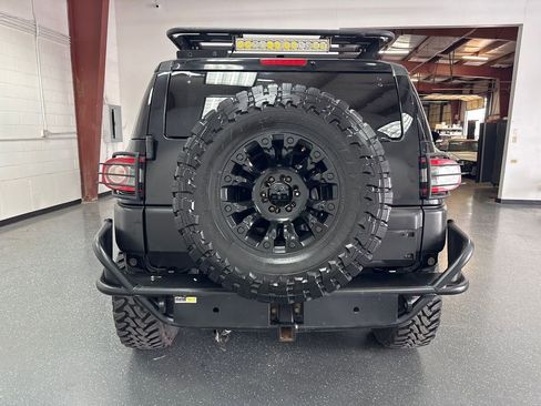 Used 2014 Toyota FJ Cruiser 4WD w/ Upgrade Package image 5