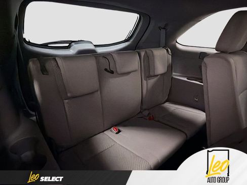 Used 2019 Toyota Highlander LE image 25