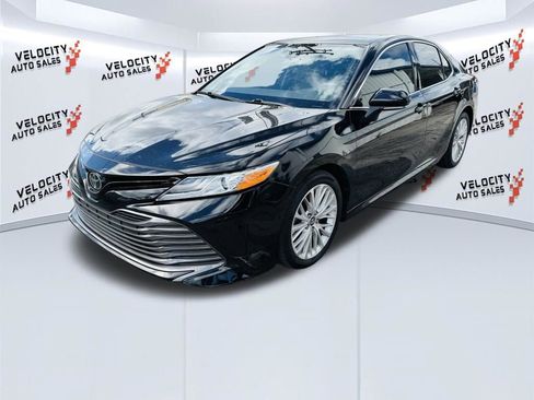 Used 2019 Toyota Camry XLE FWD image 7
