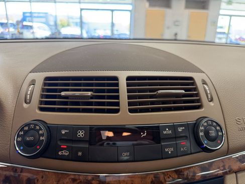 Used 2009 Mercedes-Benz E 350 Sedan image 17