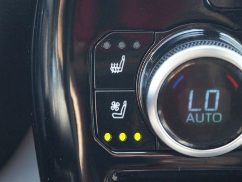 Used 2022 Toyota Highlander Limited FWD image 9