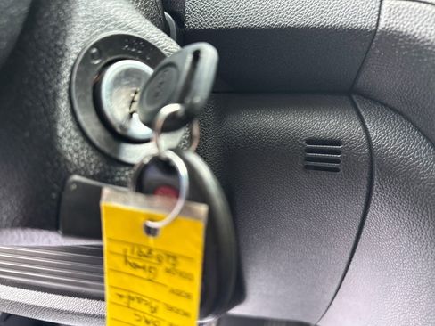 Used 2015 GMC Acadia SLE image 43