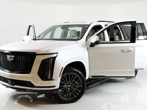 Used 2025 Cadillac Escalade ESV Sport Platinum RWD image 60