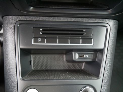 Used 2016 Volkswagen Tiguan S image 21