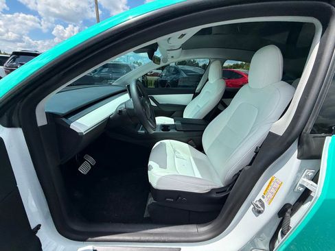 Used 2022 Tesla Model Y Performance AWD/4WD image 9