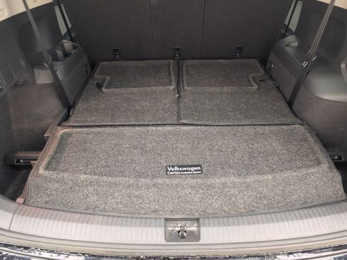 Used 2020 Volkswagen Tiguan SE w/ Panoramic Sunroof Package image 39