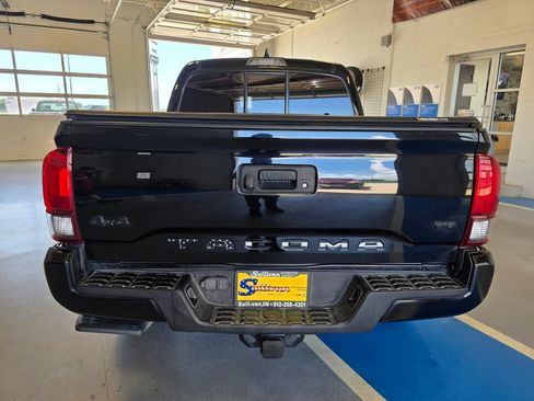 Used 2022 Toyota Tacoma SR AWD/4WD image 4