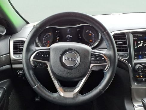 Used 2018 Jeep Grand Cherokee Altitude AWD/4WD image 11