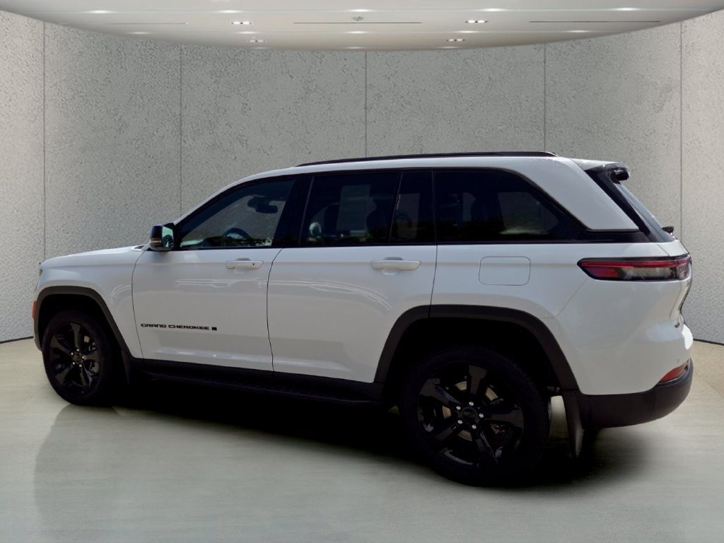 Used 2025 Jeep Grand Cherokee Limited w/ Luxury Tech Group II AWD/4WD image 9