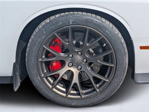 Used 2016 Dodge Challenger SRT Hellcat image 10