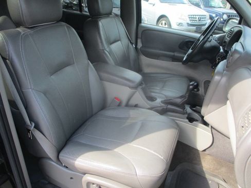 Used 2002 Chevrolet TrailBlazer LT w/ Preferred Equipment Group image 8