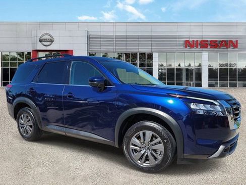 Certified 2025 Nissan Pathfinder SV FWD image 11