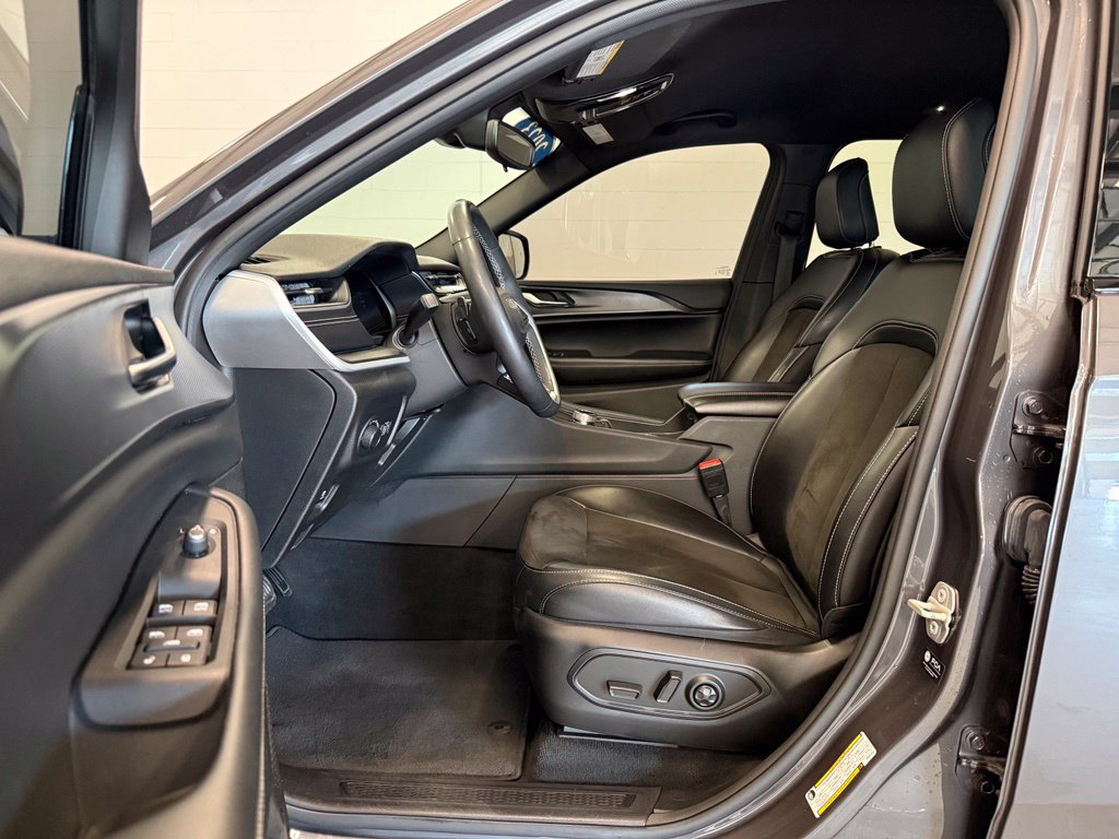 Used 2023 Jeep Grand Cherokee L Laredo AWD/4WD image 20