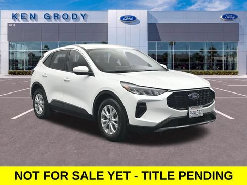 Used 2023 Ford Escape Active w/ Tech Pack #2 FWD image 1