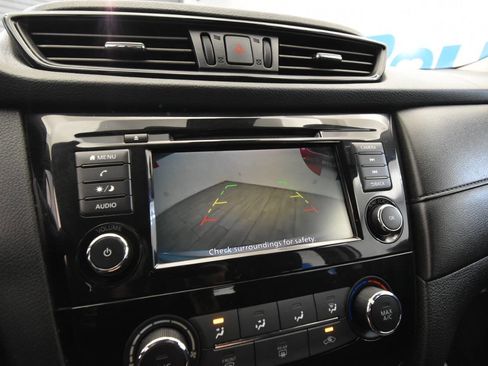 Used 2020 Nissan Rogue S image 28