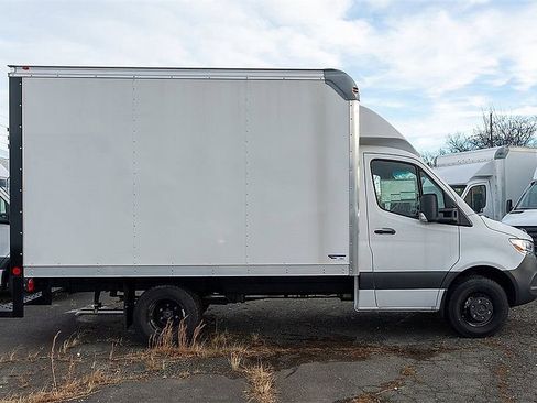 New 2024 Mercedes-Benz Sprinter 4500 image 3