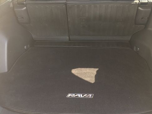 Used 2020 Toyota RAV4 XLE image 4