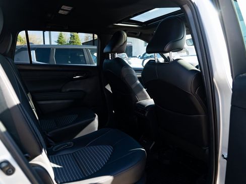 Used 2021 Toyota Highlander XSE image 22