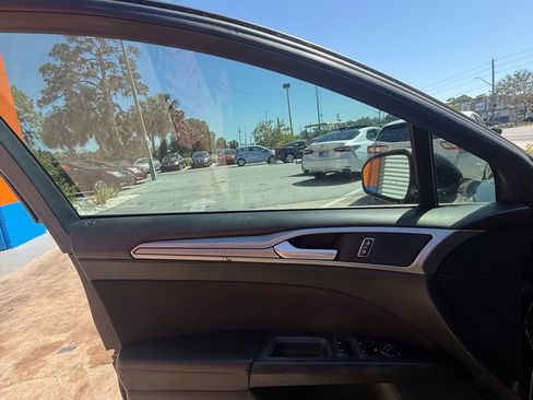 Used 2019 Ford Fusion SE image 8