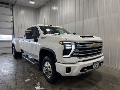 Used 2024 Chevrolet Silverado 3500 High Country w/ High Country Premium Package image 2