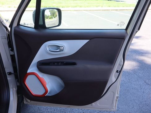 Used 2015 Jeep Renegade Latitude w/ Popular Equipment Group AWD/4WD image 26