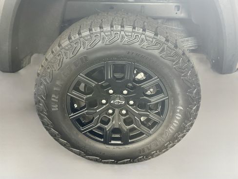 Used 2024 Chevrolet Colorado Trail Boss w/ Technology Package AWD/4WD image 11