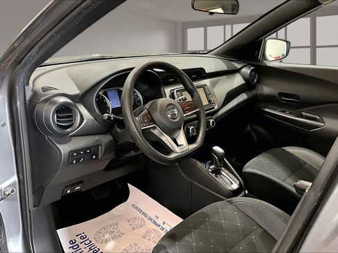 Used 2020 Nissan Kicks S image 12