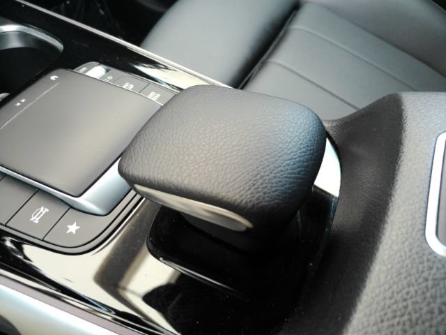 Used 2022 Mercedes-Benz GLB 250 4MATIC w/ Premium Package Lite image 49