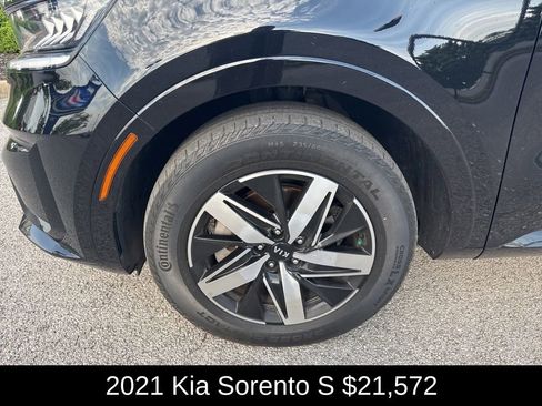 Used 2021 Kia Sorento S FWD image 9