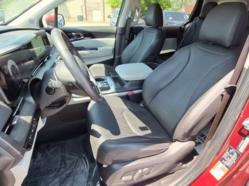 Used 2024 Kia Carnival SX FWD image 11