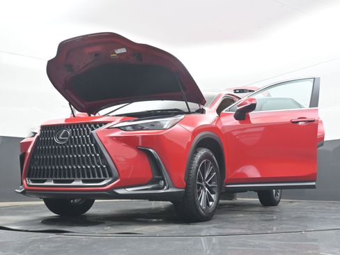 Used 2025 Lexus NX 250 FWD w/ Towing Package (2000 Lbs) image 41