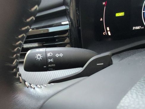 Used 2025 Toyota Camry SE image 24