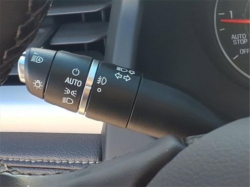 Used 2023 GMC Acadia SLT image 15