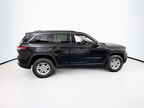 Used 2023 Jeep Grand Cherokee Laredo AWD/4WD image 4