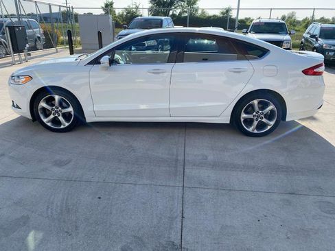 Used 2015 Ford Fusion SE image 1
