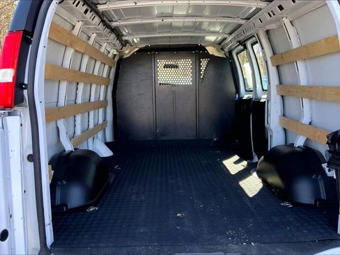 Used 2024 GMC Savana 2500 w/ Driver Convenience Package image 32