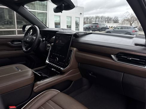 Certified 2025 GMC Yukon Denali Ultimate w/ LPO, Floor Liner Package image 30