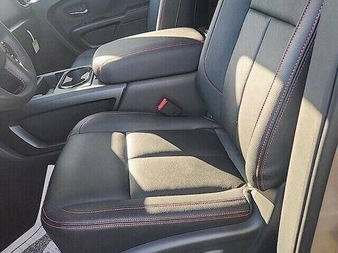 New 2023 Nissan Titan PRO-4X w/ Pro-4x Convenience Package image 9