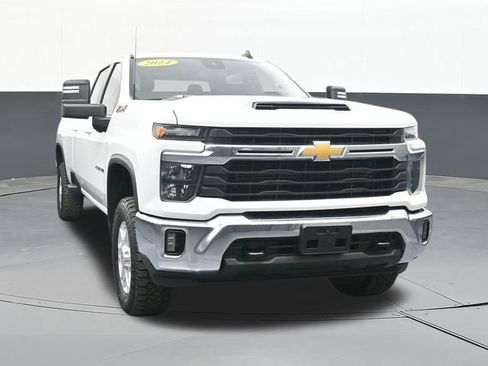 Used 2024 Chevrolet Silverado 2500 LT AWD/4WD image 24