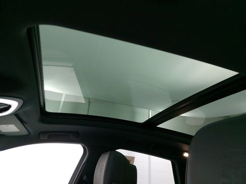 Used 2025 Porsche Macan Turbo image 31