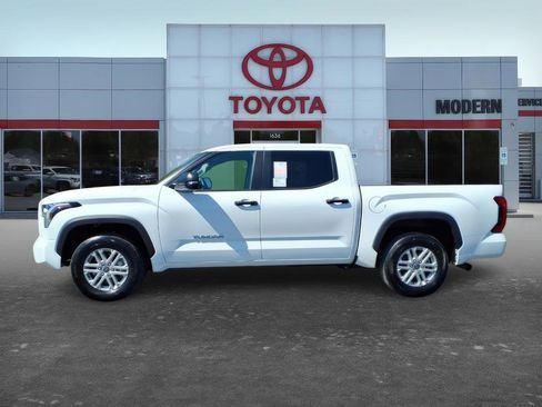 Used 2024 Toyota Tundra SR5 w/ SR5 Convenience Package RWD image 2