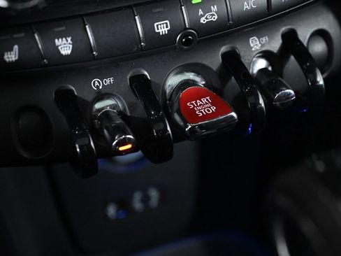 Used 2015 MINI Cooper 4-Door Hardtop FWD image 16