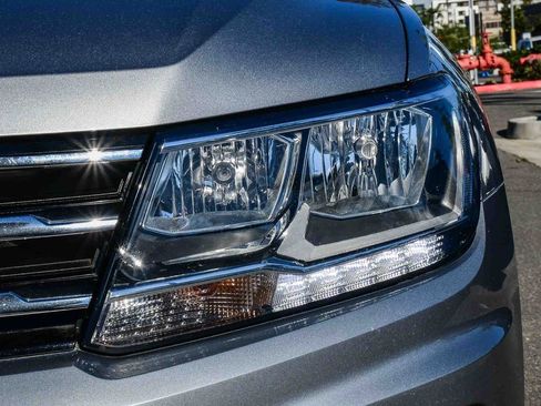 Used 2021 Volkswagen Tiguan S image 10