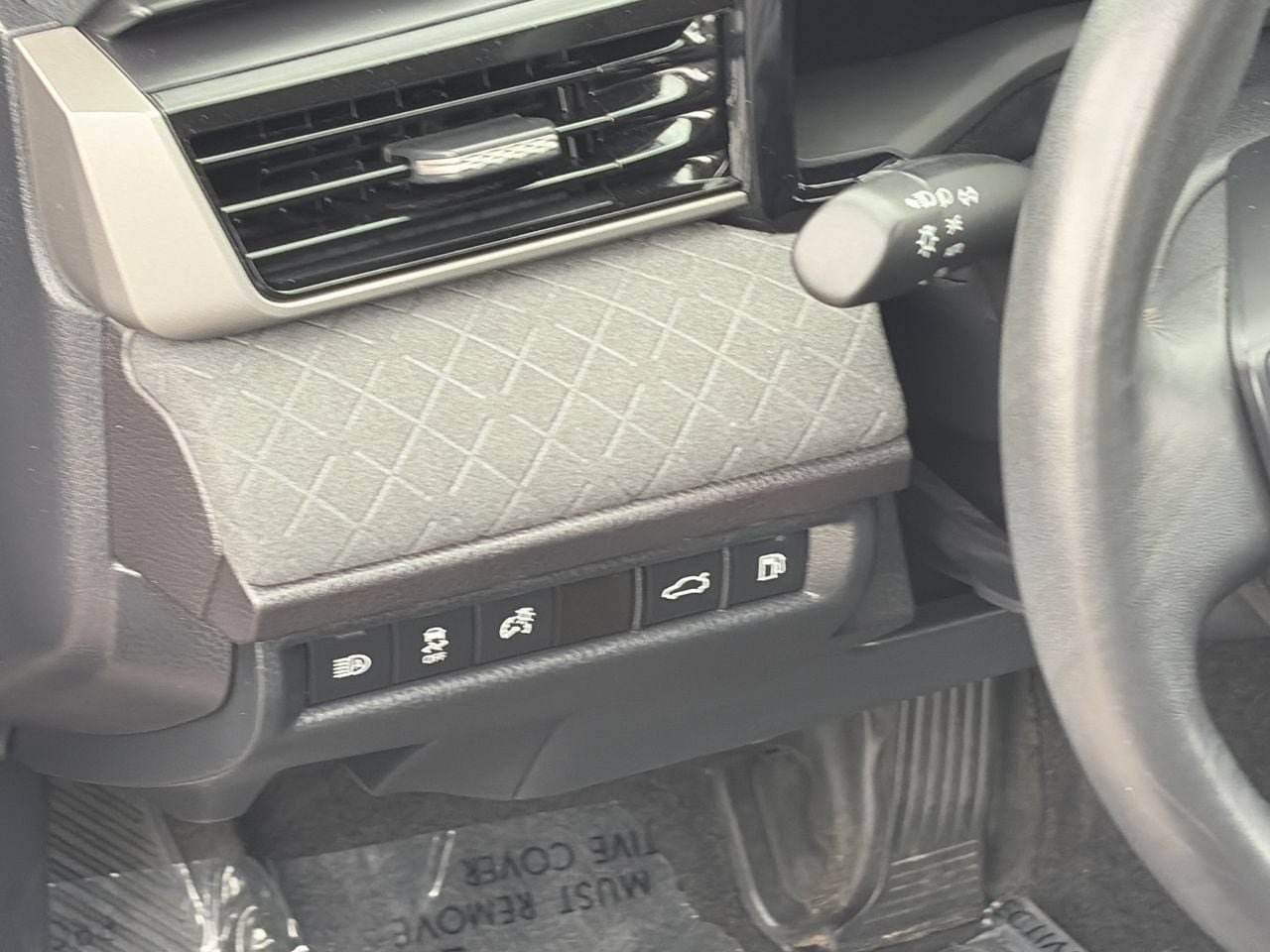 Used 2025 Toyota Camry XLE FWD image 12