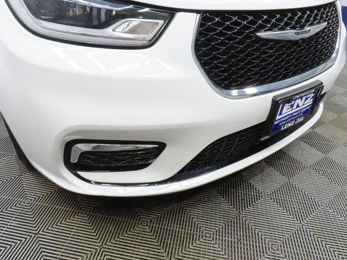Used 2024 Chrysler Pacifica Touring-L FWD image 43
