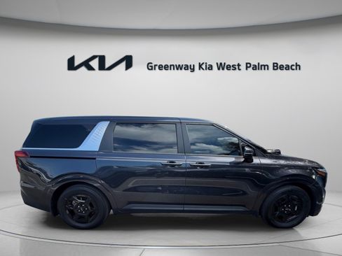 Used 2025 Kia Carnival FWD image 8