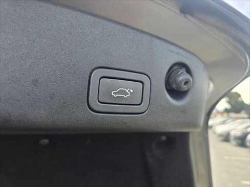 Used 2017 Jaguar XJ R-Sport image 18